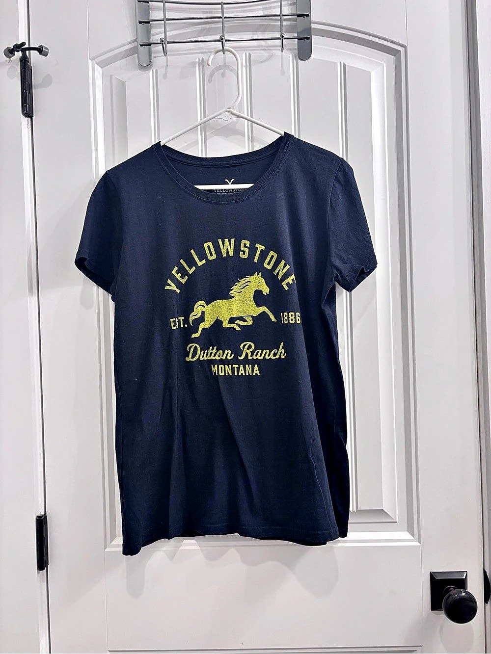Yellowstone Dutton Ranch Montana Graphic Tee in Black Size Large Like New